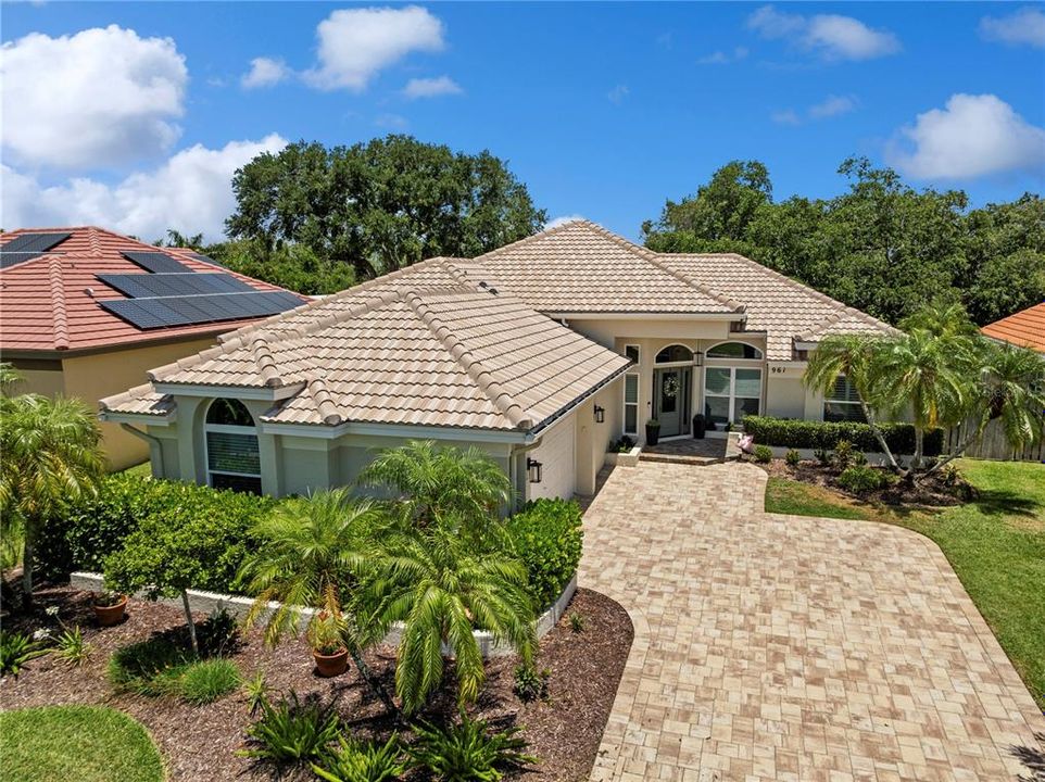 Active With Contract: $998,900 (3 beds, 3 baths, 2214 Square Feet)
