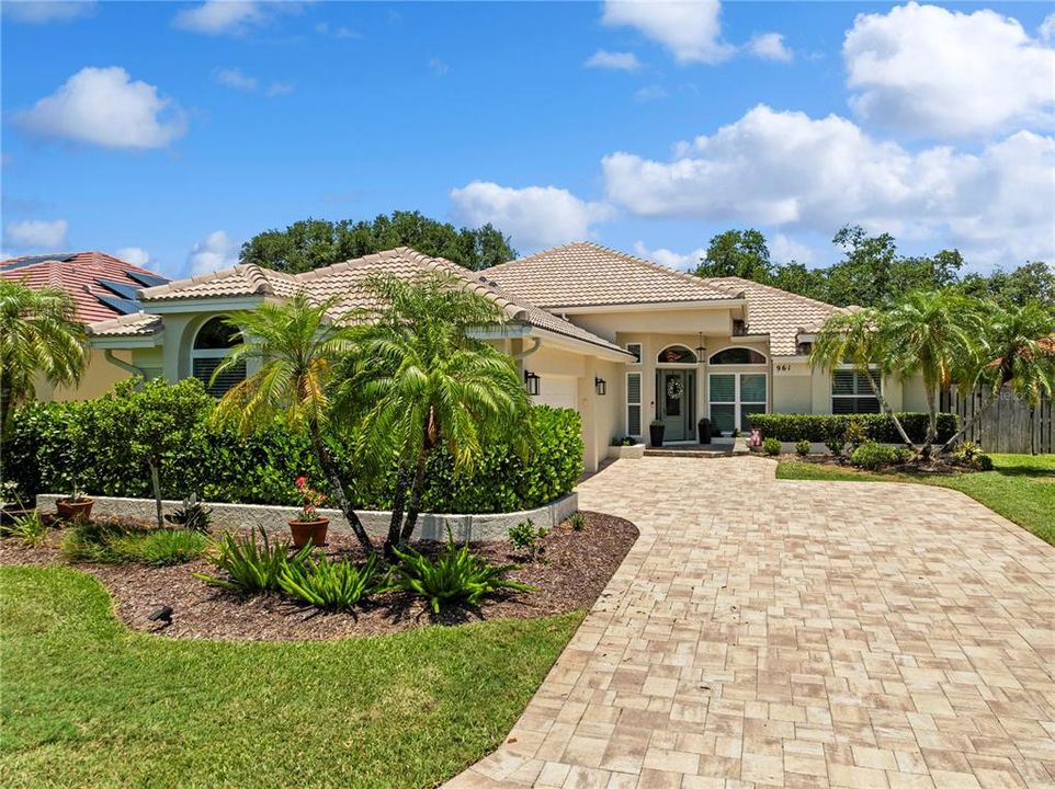 Active With Contract: $998,900 (3 beds, 3 baths, 2214 Square Feet)