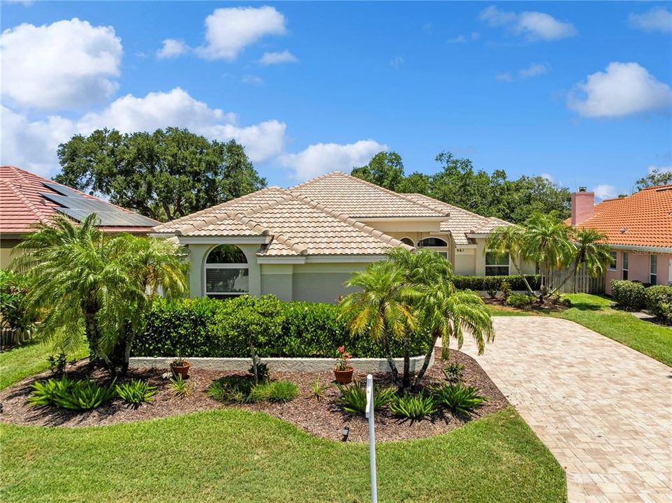 Active With Contract: $998,900 (3 beds, 3 baths, 2214 Square Feet)