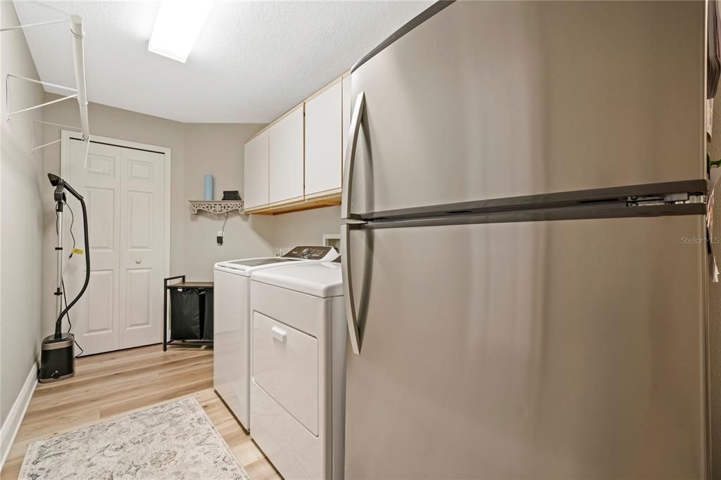 Active With Contract: $998,900 (3 beds, 3 baths, 2214 Square Feet)