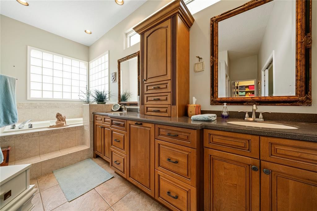 Active With Contract: $998,900 (3 beds, 3 baths, 2214 Square Feet)
