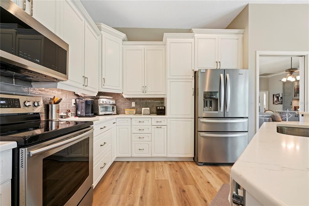 Active With Contract: $998,900 (3 beds, 3 baths, 2214 Square Feet)