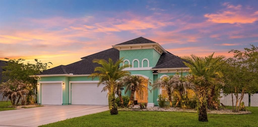 For Sale: $850,000 (5 beds, 4 baths, 3100 Square Feet)