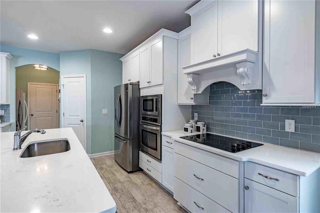 For Sale: $850,000 (5 beds, 4 baths, 3100 Square Feet)