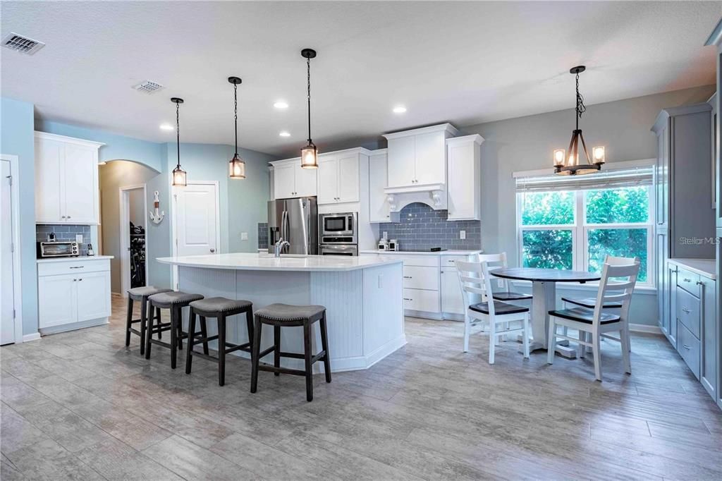 For Sale: $850,000 (5 beds, 4 baths, 3100 Square Feet)