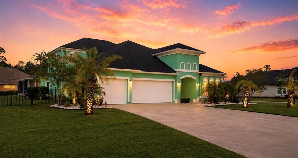 For Sale: $850,000 (5 beds, 4 baths, 3100 Square Feet)