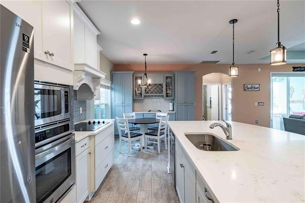 For Sale: $850,000 (5 beds, 4 baths, 3100 Square Feet)