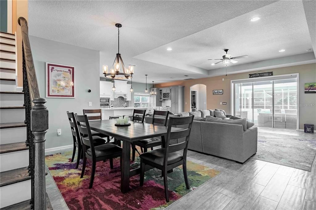 For Sale: $850,000 (5 beds, 4 baths, 3100 Square Feet)