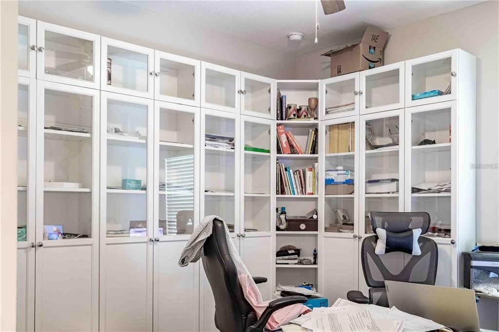 For Sale: $850,000 (5 beds, 4 baths, 3100 Square Feet)