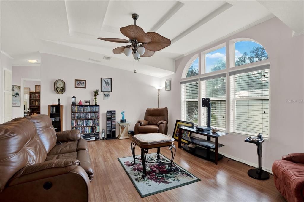For Sale: $190,000 (3 beds, 2 baths, 1512 Square Feet)