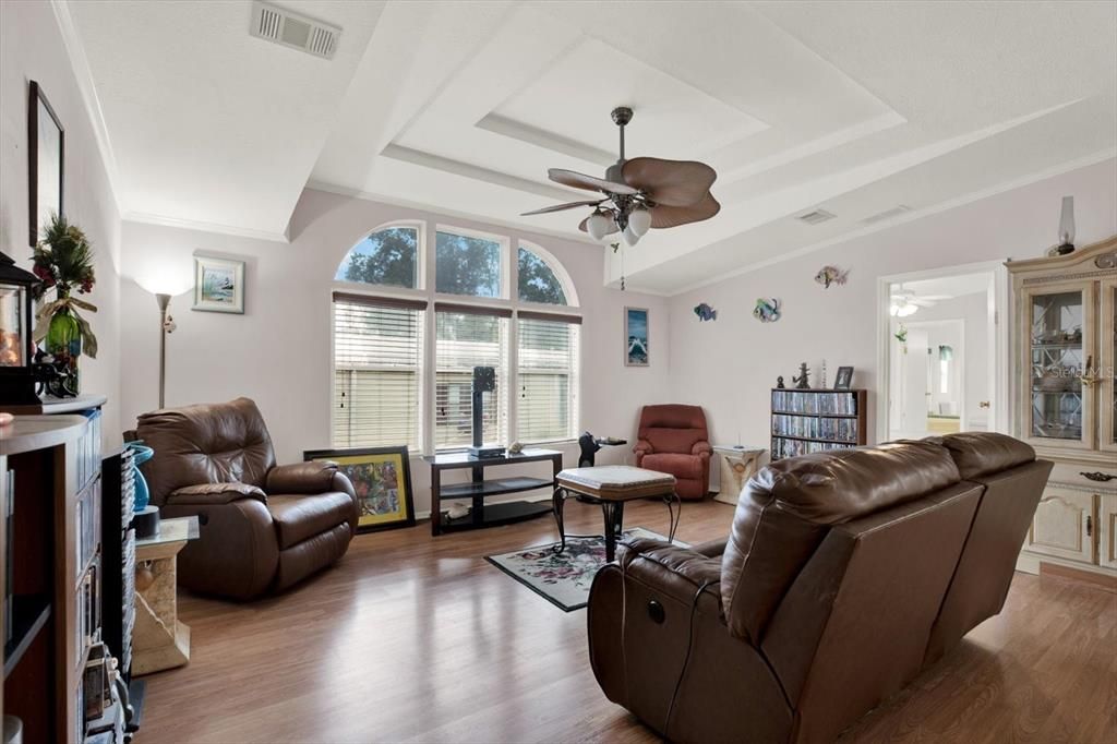For Sale: $190,000 (3 beds, 2 baths, 1512 Square Feet)