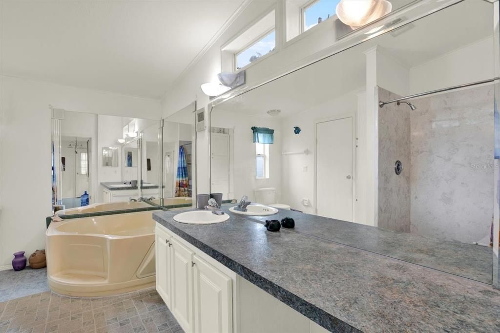 For Sale: $190,000 (3 beds, 2 baths, 1512 Square Feet)