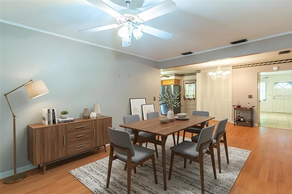 Под контрактом: $225,000 (4 спален, 2 ванн, 1839 Квадратных фут)