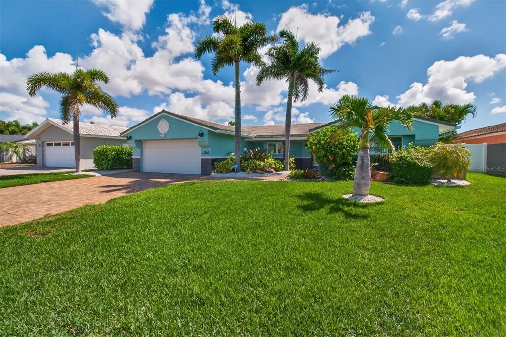 Active With Contract: $1,820,000 (3 beds, 2 baths, 2400 Square Feet)