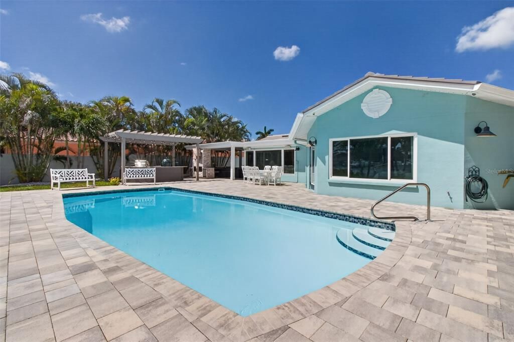Active With Contract: $1,820,000 (3 beds, 2 baths, 2400 Square Feet)