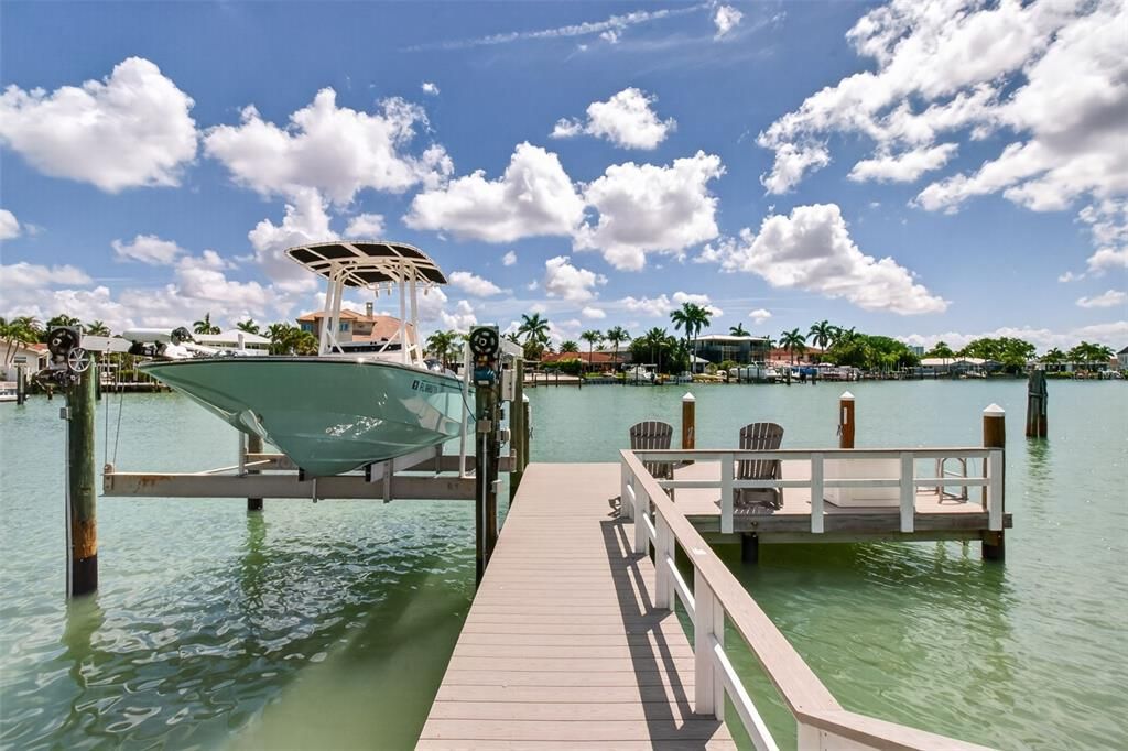 Active With Contract: $1,820,000 (3 beds, 2 baths, 2400 Square Feet)