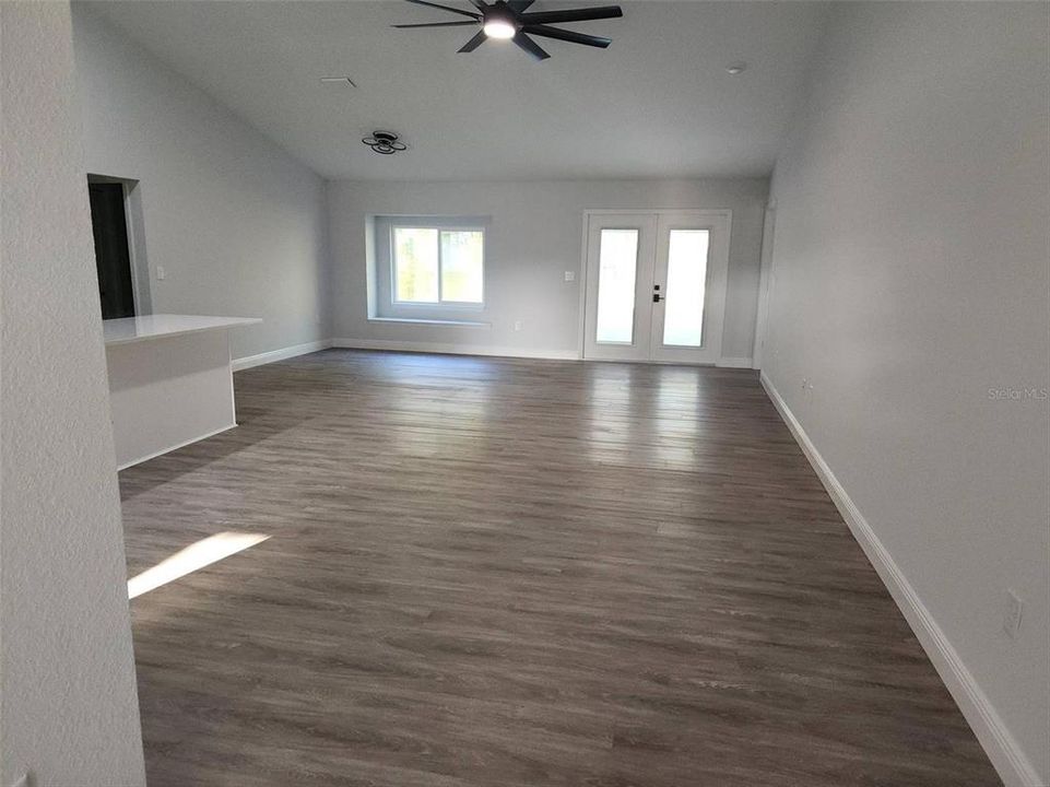 For Sale: $359,900 (3 beds, 2 baths, 1871 Square Feet)