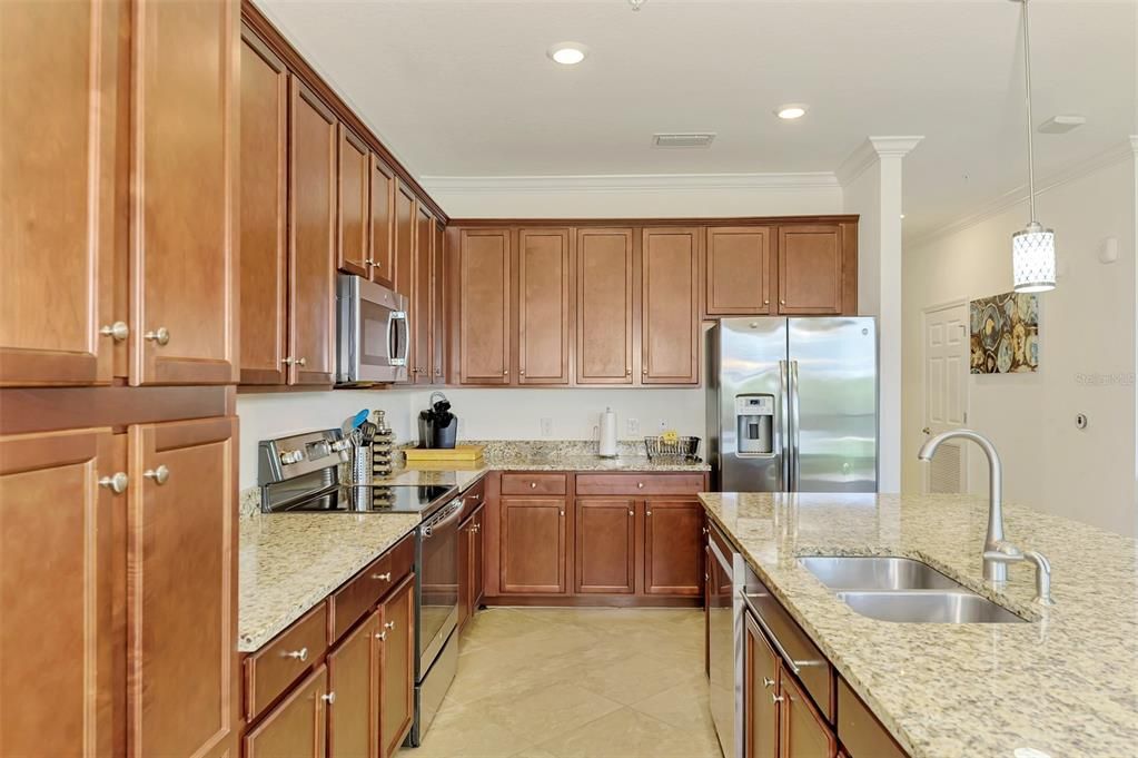 На продажу: $325,000 (2 спален, 2 ванн, 1142 Квадратных фут)