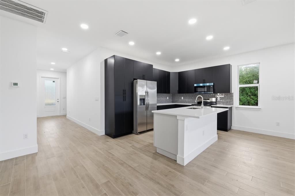 На продажу: $399,900 (3 спален, 2 ванн, 1736 Квадратных фут)