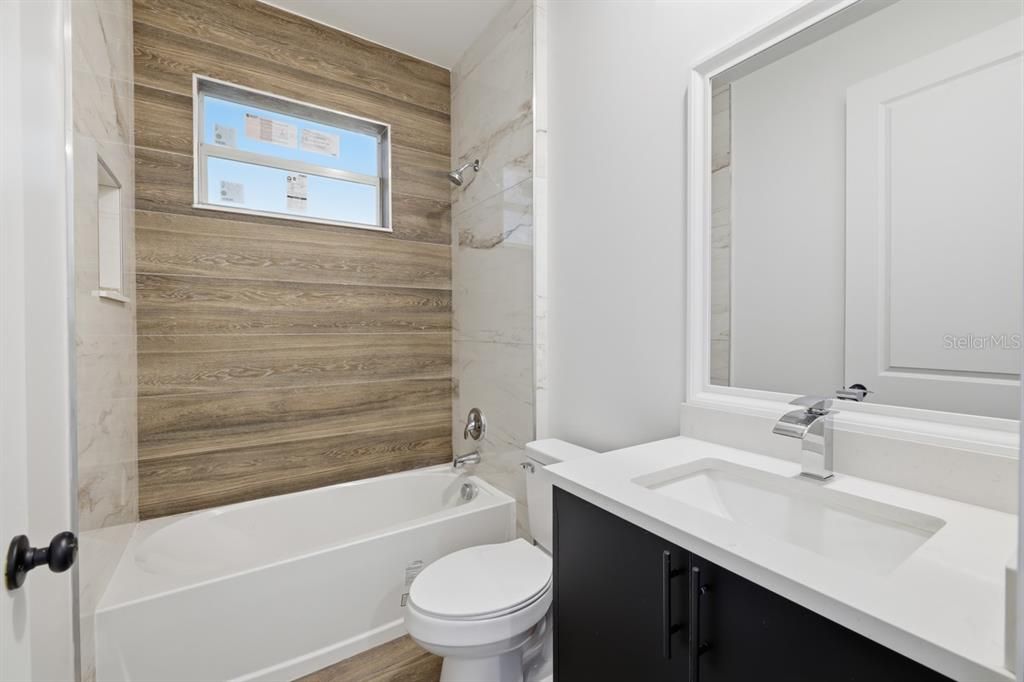 На продажу: $399,900 (3 спален, 2 ванн, 1736 Квадратных фут)