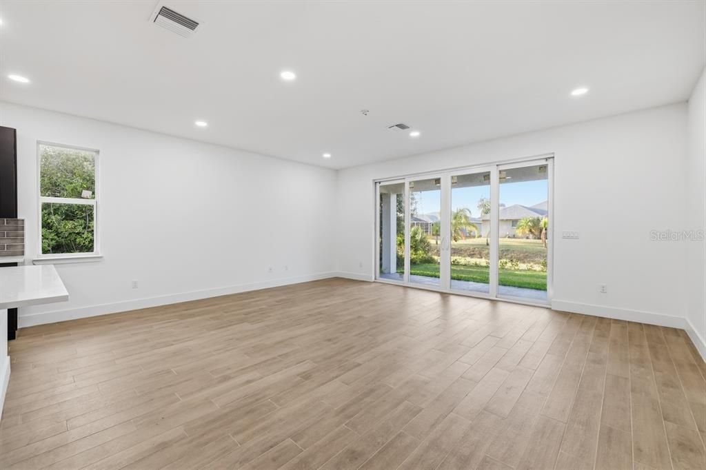 На продажу: $399,900 (3 спален, 2 ванн, 1736 Квадратных фут)