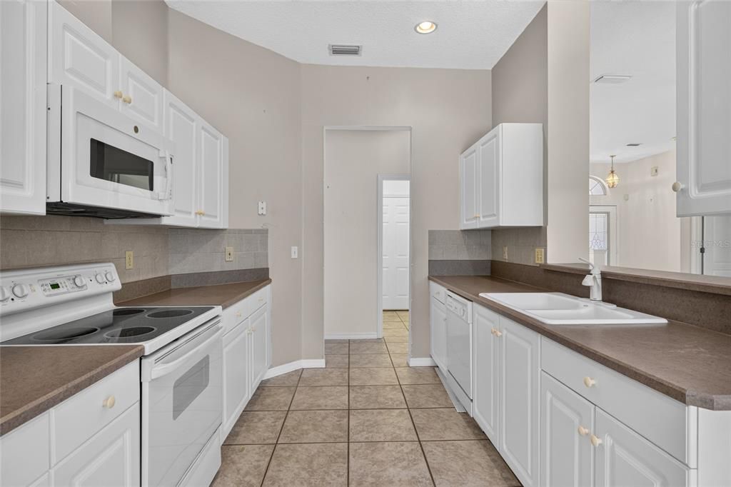For Sale: $529,900 (3 beds, 2 baths, 1796 Square Feet)