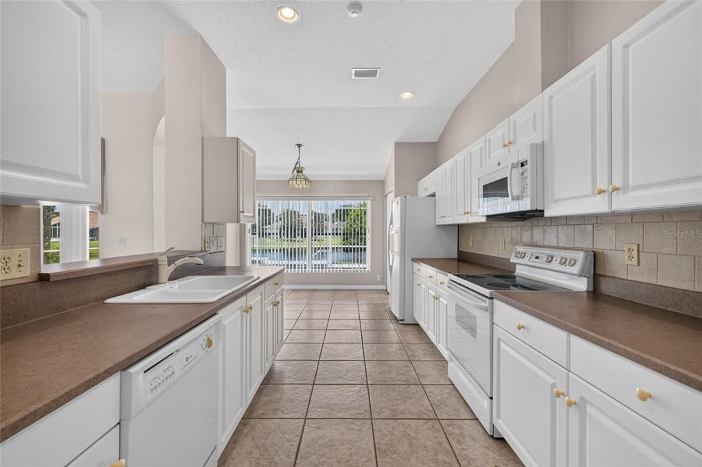 For Sale: $529,900 (3 beds, 2 baths, 1796 Square Feet)