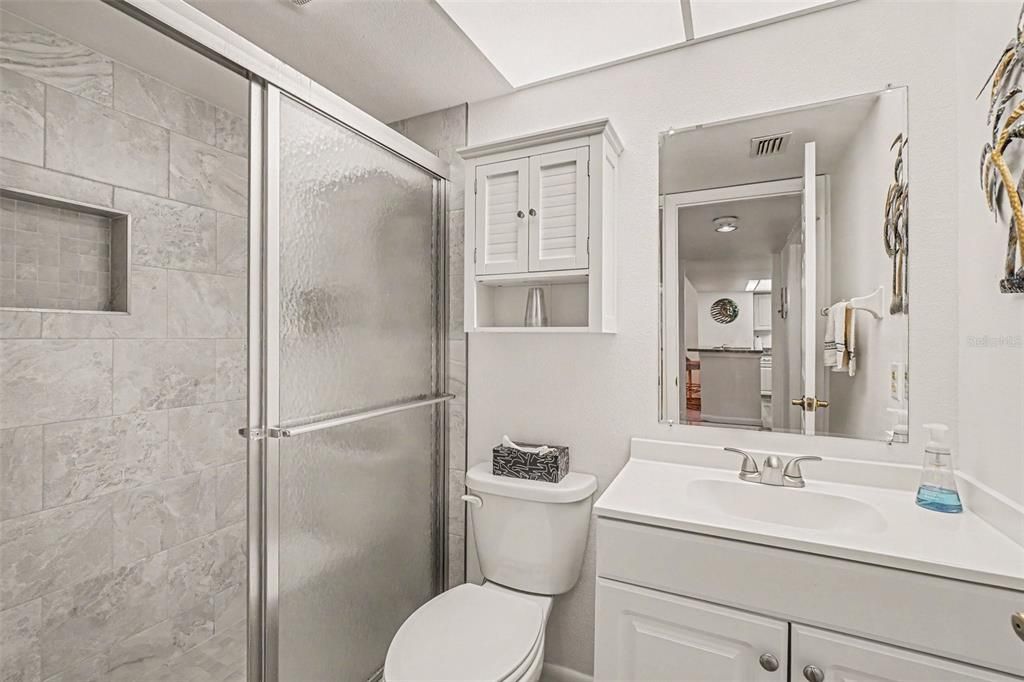 На продажу: $199,900 (2 спален, 2 ванн, 1394 Квадратных фут)