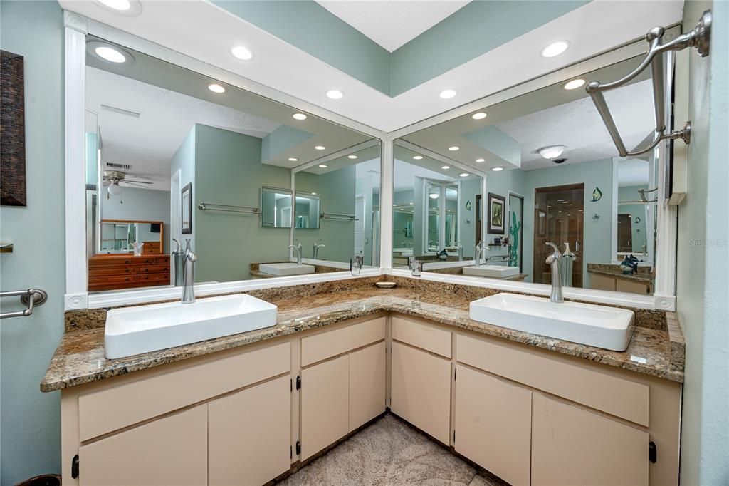 For Sale: $774,000 (3 beds, 2 baths, 1912 Square Feet)