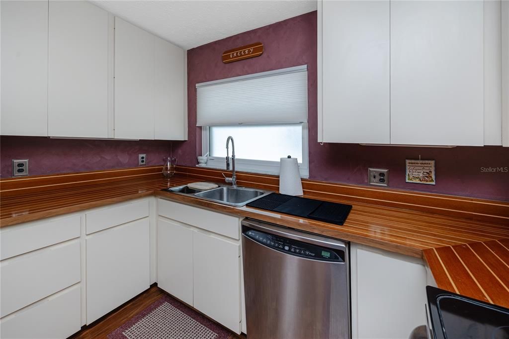 For Sale: $774,000 (3 beds, 2 baths, 1912 Square Feet)