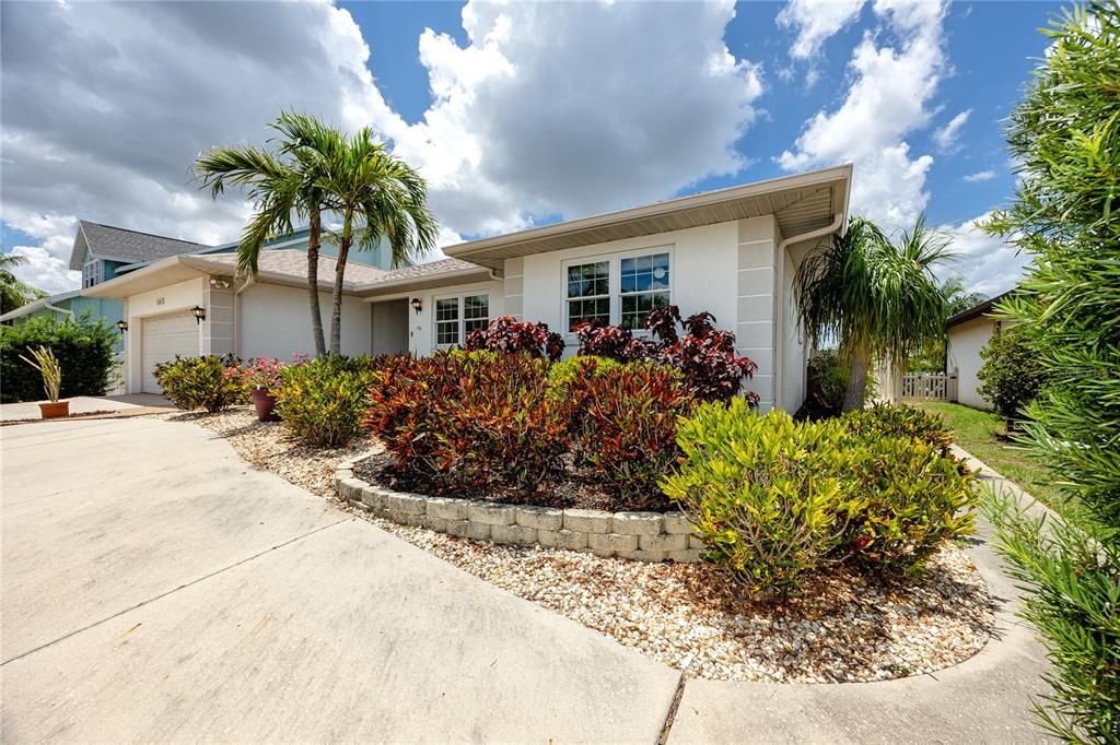 For Sale: $774,000 (3 beds, 2 baths, 1912 Square Feet)
