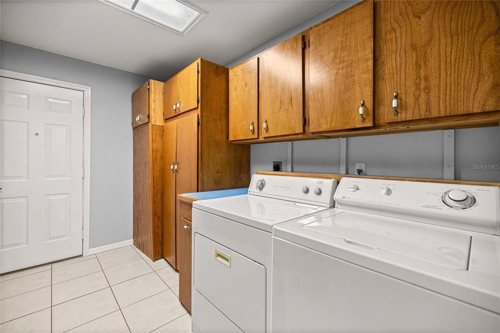 For Sale: $329,898 (3 beds, 2 baths, 1687 Square Feet)