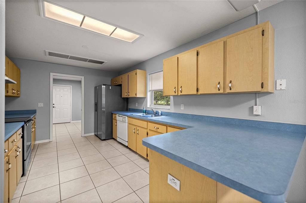 For Sale: $329,898 (3 beds, 2 baths, 1687 Square Feet)