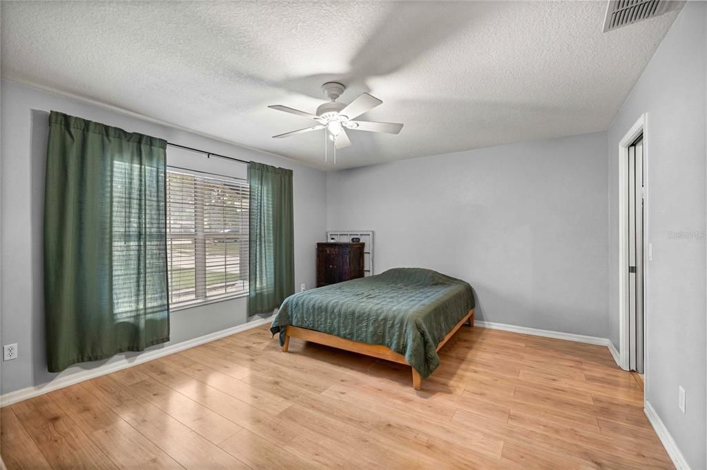 For Sale: $329,898 (3 beds, 2 baths, 1687 Square Feet)