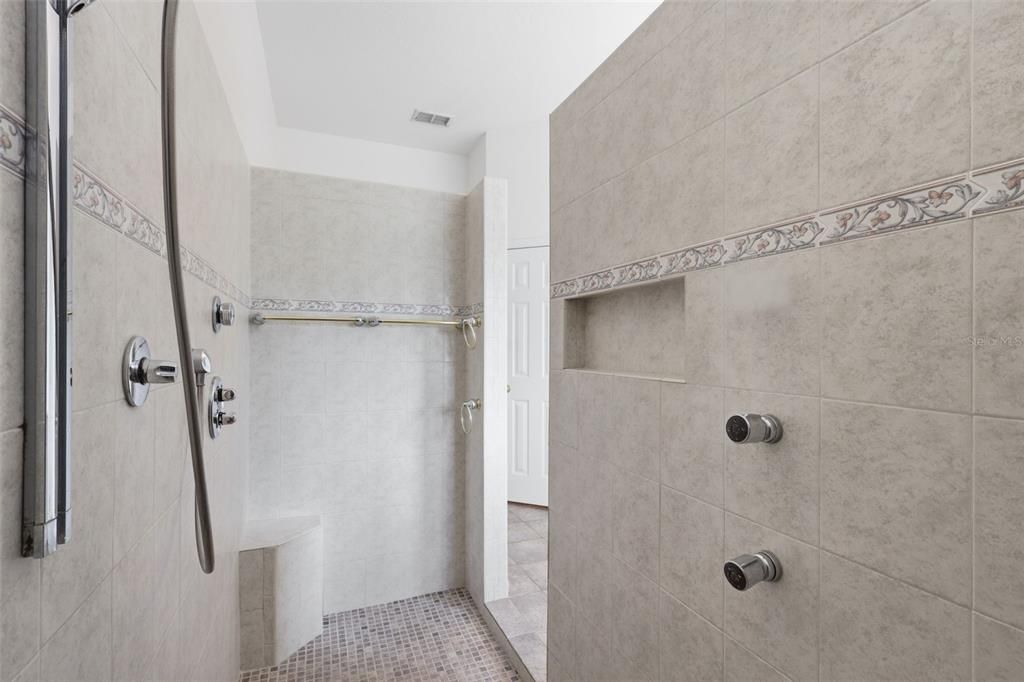 For Sale: $749,900 (4 beds, 3 baths, 2529 Square Feet)