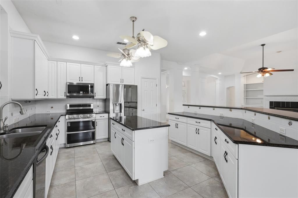For Sale: $749,900 (4 beds, 3 baths, 2529 Square Feet)