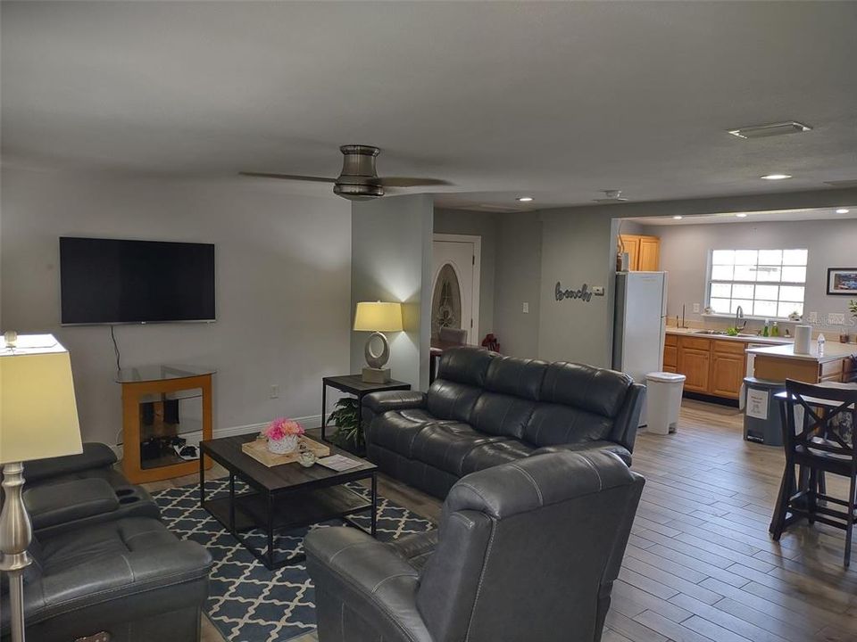 For Sale: $555,000 (3 beds, 2 baths, 1440 Square Feet)