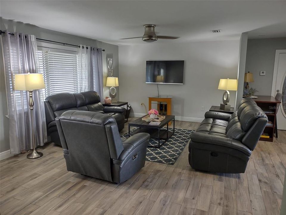 For Sale: $555,000 (3 beds, 2 baths, 1440 Square Feet)