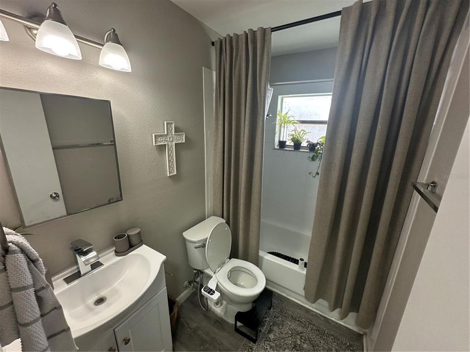 For Rent: $1,420 (2 beds, 1 baths, 780 Square Feet)