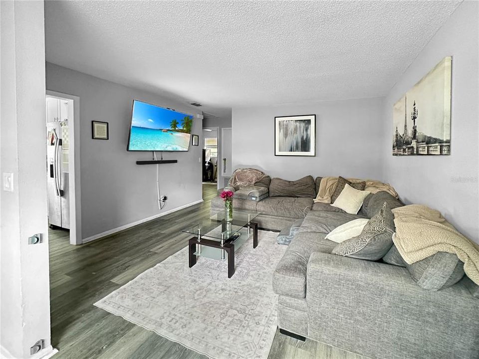 For Rent: $1,420 (2 beds, 1 baths, 780 Square Feet)