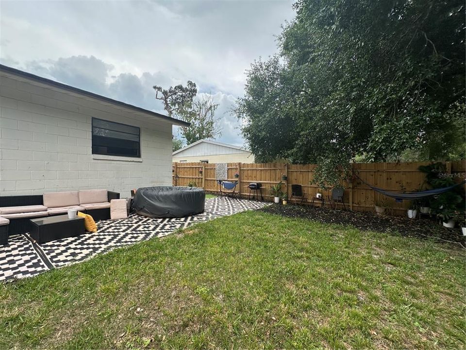 For Rent: $1,420 (2 beds, 1 baths, 780 Square Feet)