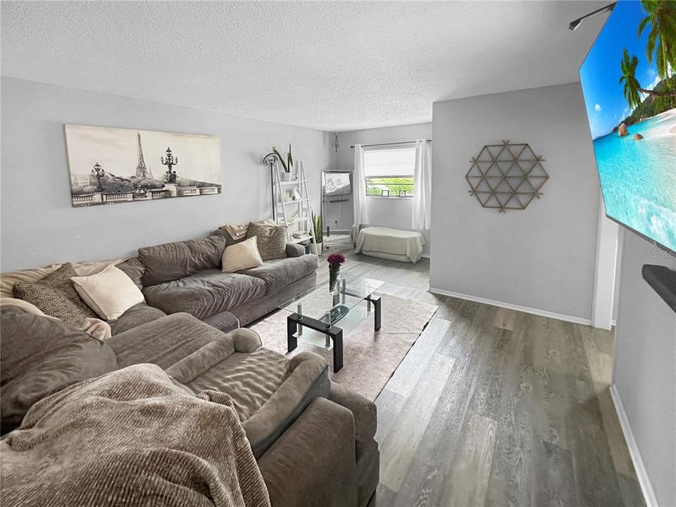 For Rent: $1,420 (2 beds, 1 baths, 780 Square Feet)