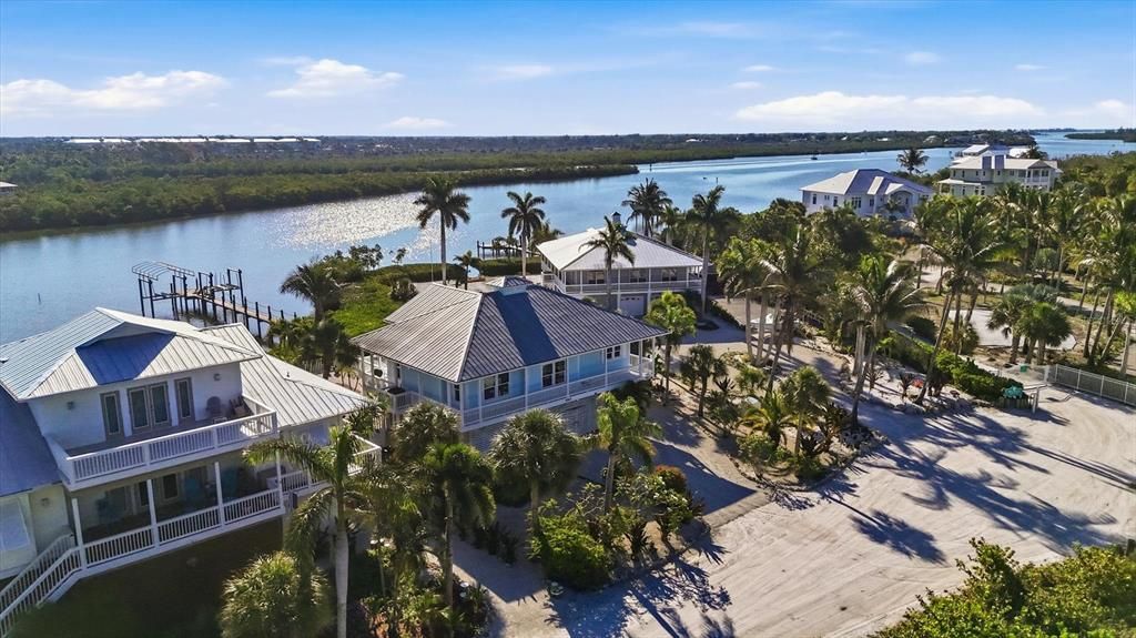 合同活跃: $1,250,000 (3 贝兹, 2 浴室, 1350 平方英尺)