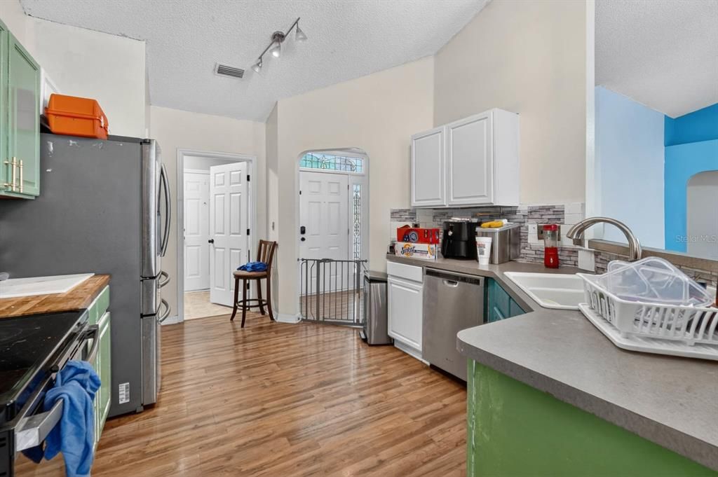 For Sale: $299,000 (3 beds, 2 baths, 1770 Square Feet)