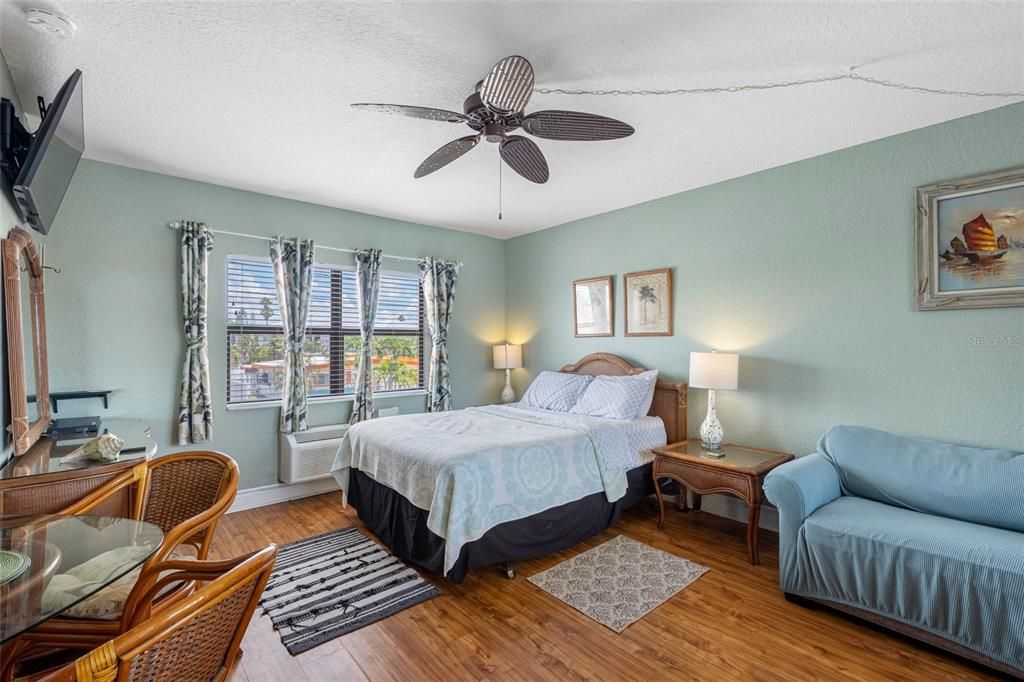 For Sale: $220,000 (0 beds, 1 baths, 310 Square Feet)