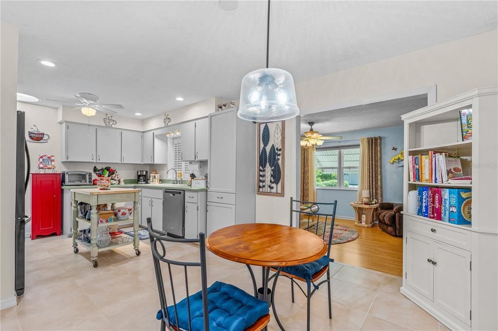 For Sale: $315,000 (3 beds, 2 baths, 1554 Square Feet)
