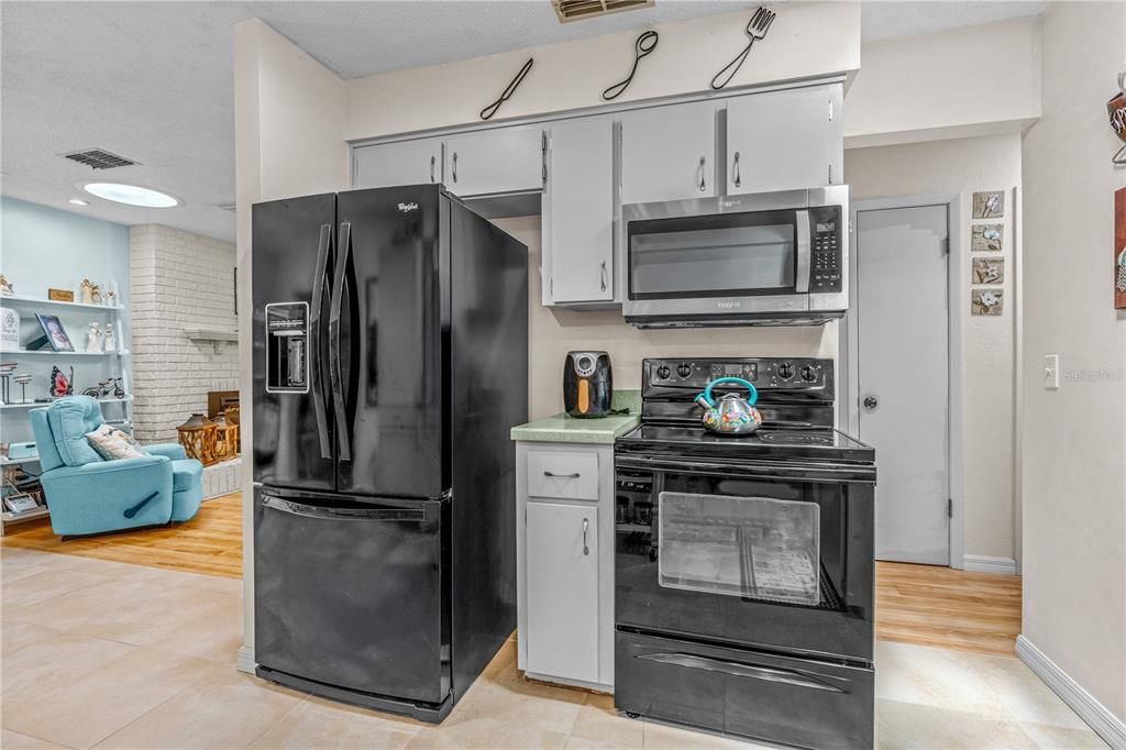 For Sale: $315,000 (3 beds, 2 baths, 1554 Square Feet)