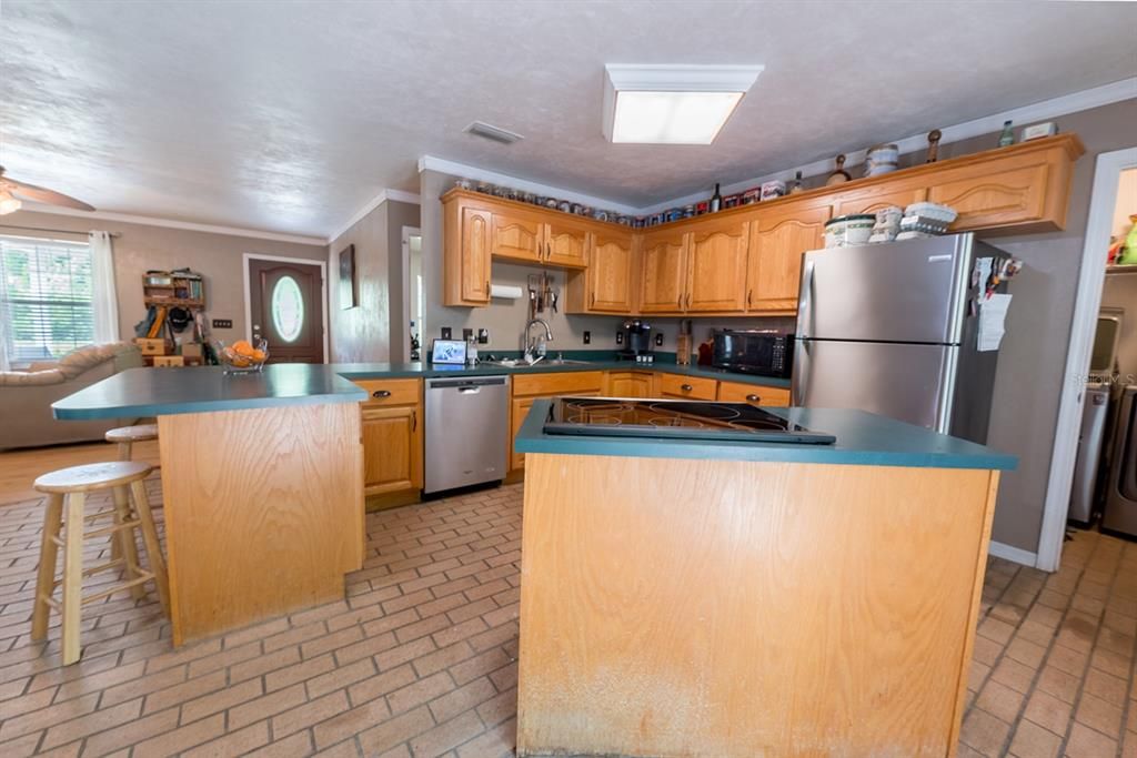 For Sale: $417,000 (3 beds, 2 baths, 1968 Square Feet)