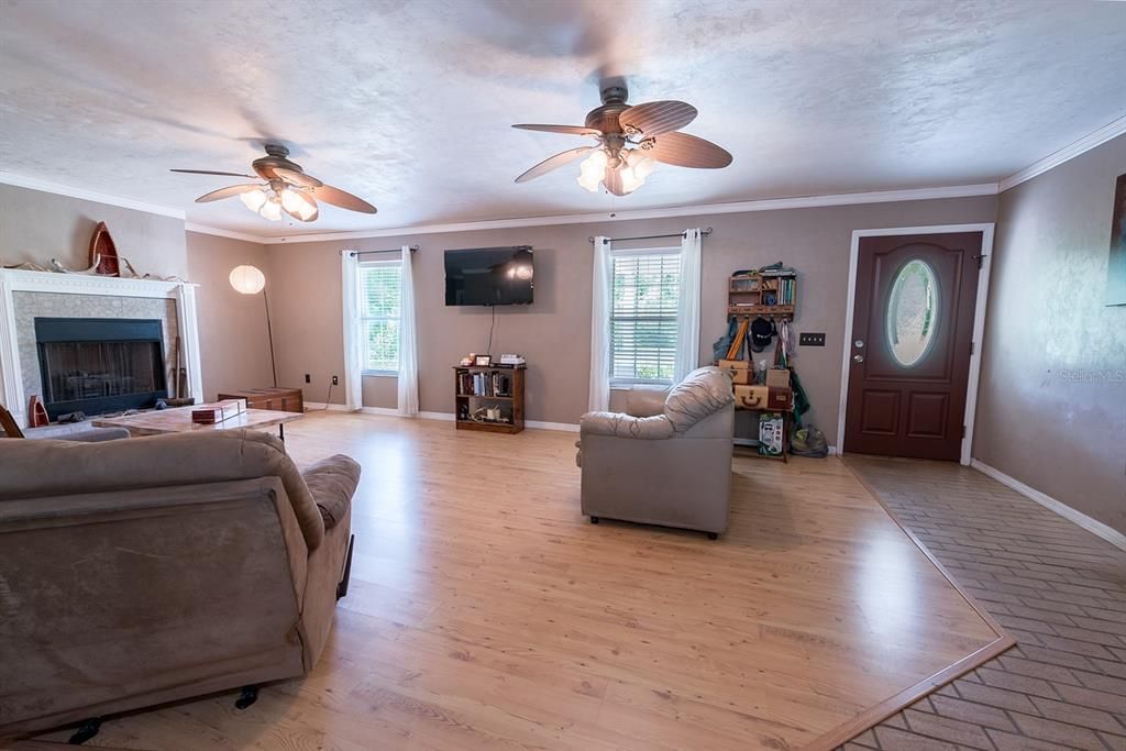 For Sale: $417,000 (3 beds, 2 baths, 1968 Square Feet)