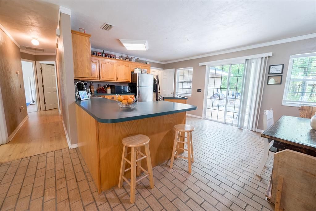 For Sale: $417,000 (3 beds, 2 baths, 1968 Square Feet)
